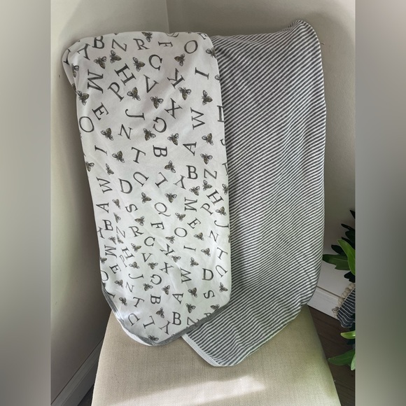 Burt’s Bees Hooded Baby Towels 2 Pack - Picture 2 of 3